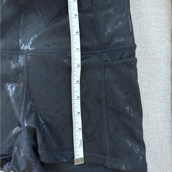Fabletics Athletic Shorts with pockets size Small - Picture 5 of 6